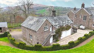 Rear elevation - click for photo gallery